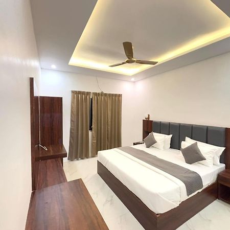Hotel Omkar Palace Ayodhya Εξωτερικό φωτογραφία