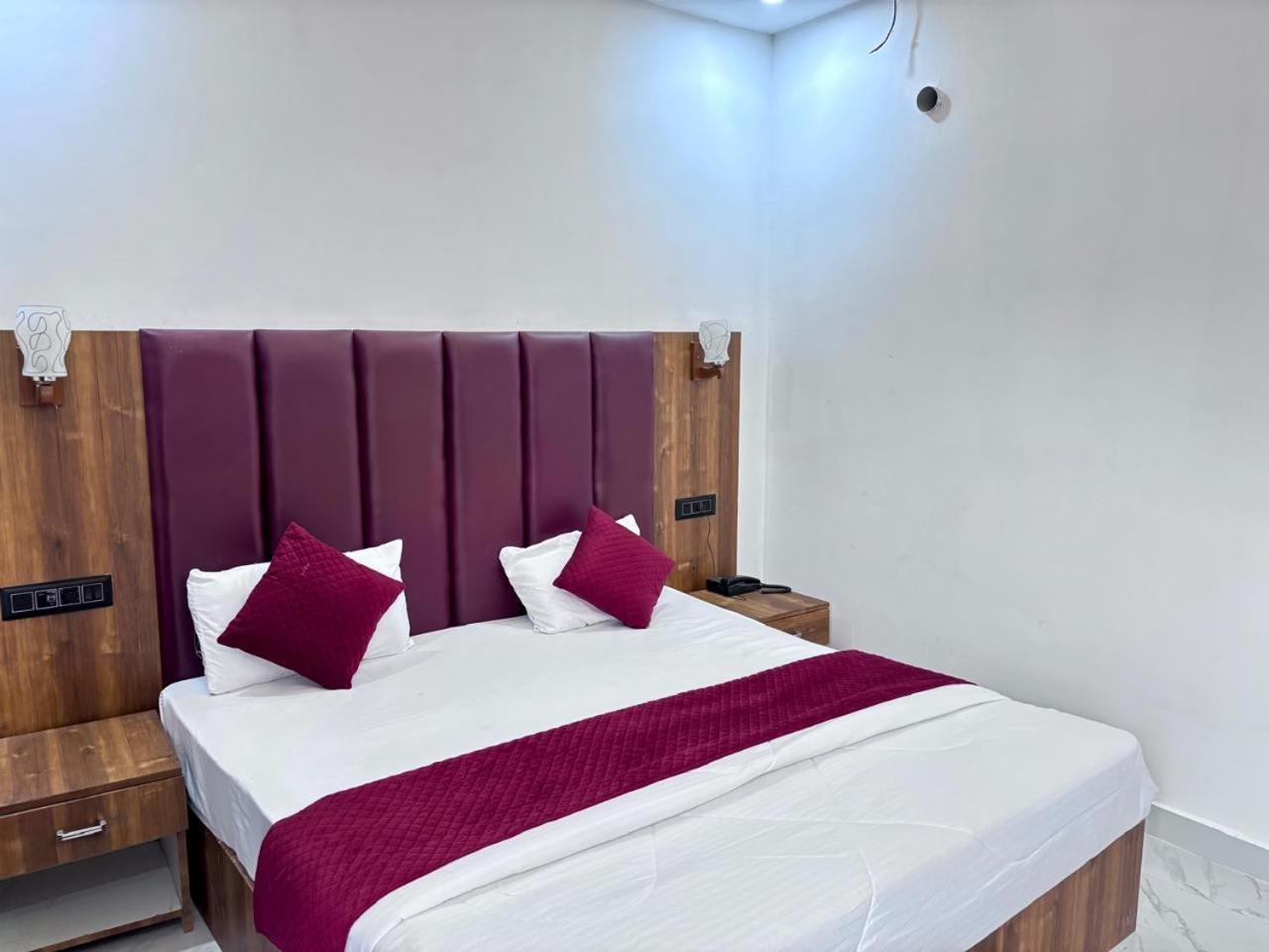 Hotel Omkar Palace Ayodhya Εξωτερικό φωτογραφία