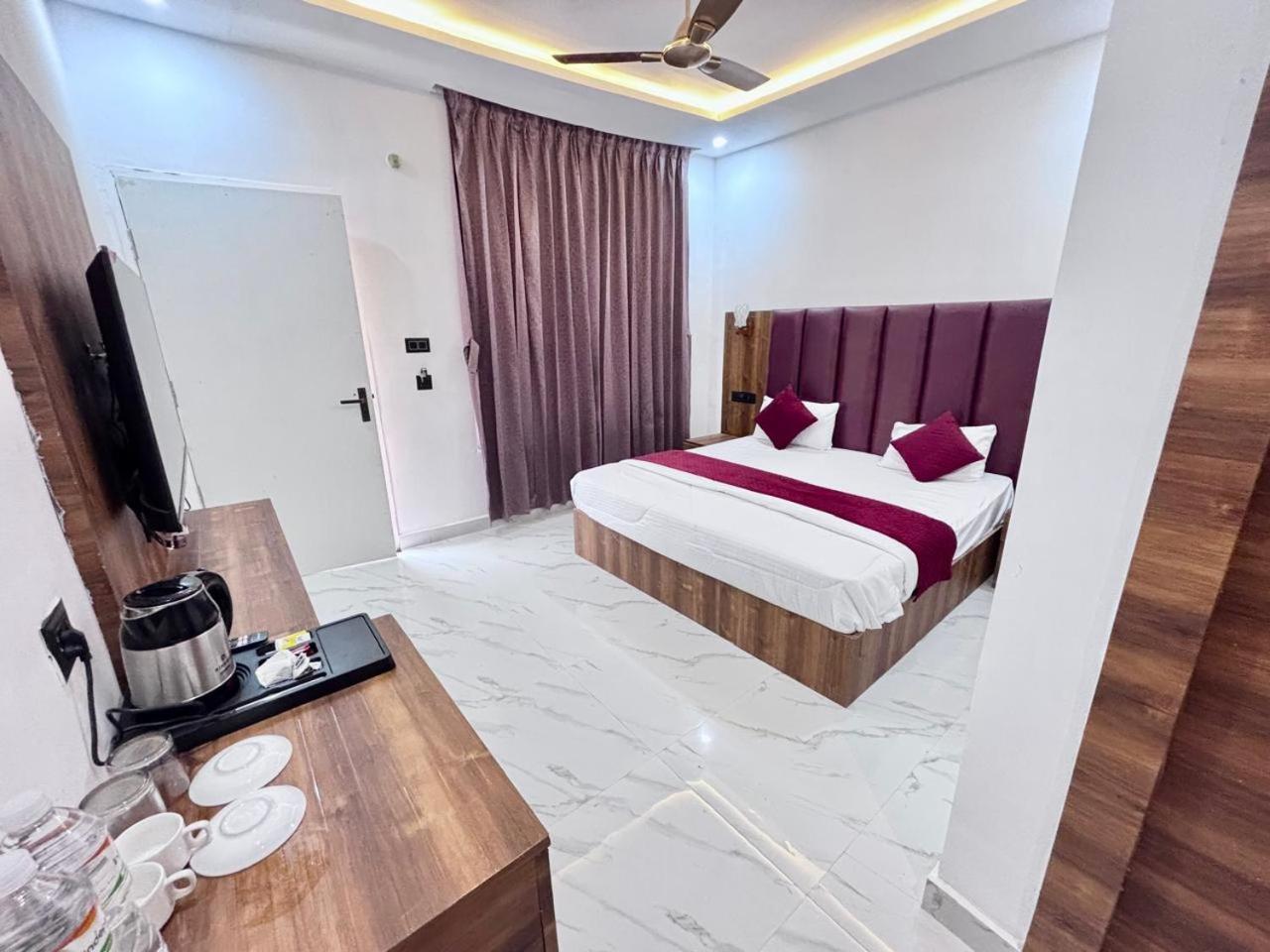 Hotel Omkar Palace Ayodhya Εξωτερικό φωτογραφία