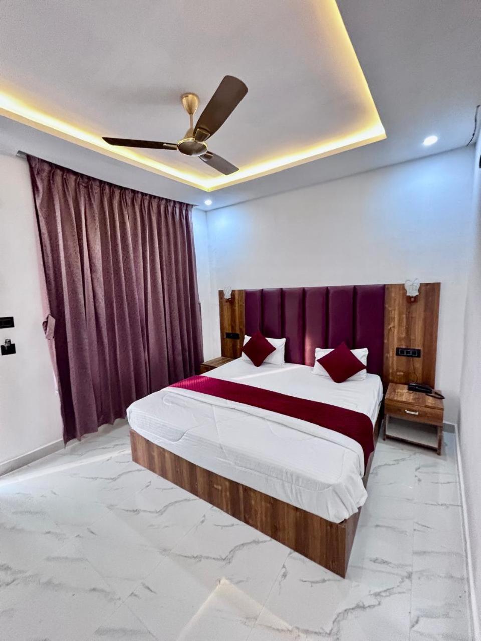 Hotel Omkar Palace Ayodhya Εξωτερικό φωτογραφία