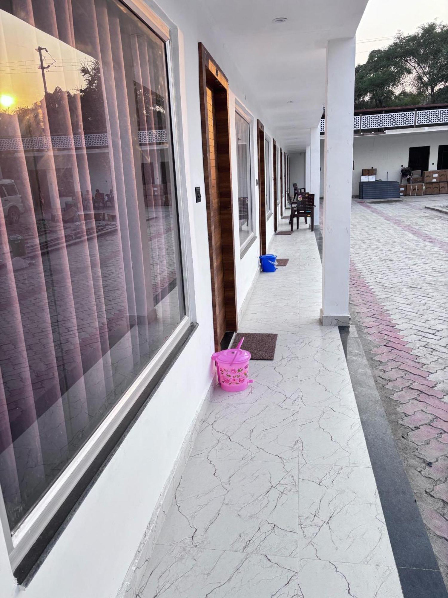 Hotel Omkar Palace Ayodhya Εξωτερικό φωτογραφία